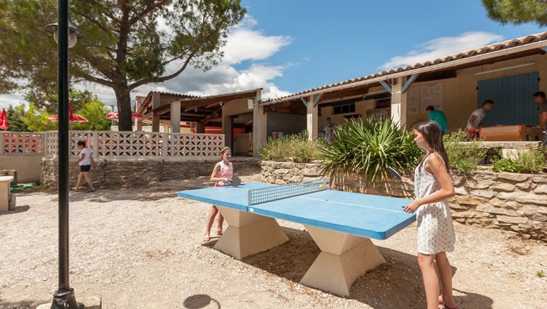 Vente privée Camping 4* Les Amandiers – Profitez des équipements de loisirs du camping, de la table de ping-pong...