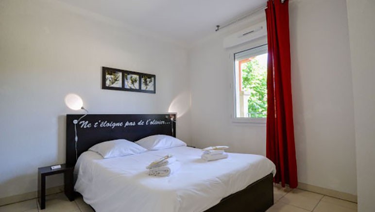 Vente privée Résidence 3* Le Château de Jouarres – Chambre avec un lit double