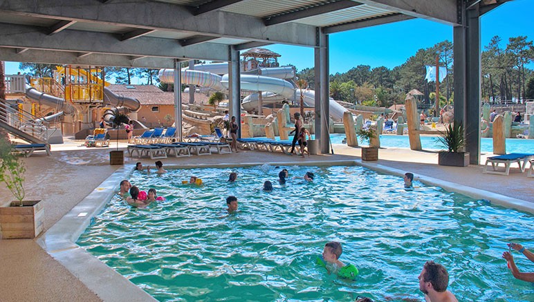 Vente privée Camping 5* Le Vieux Port Resort & Spa – La piscine intérieure (ouverte de mi-mars à fin septembre)