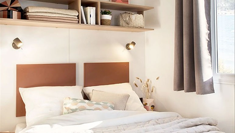 Vente privée Camping 3* Castell Mar – Chambre avec lit double (photos variant selon logement)