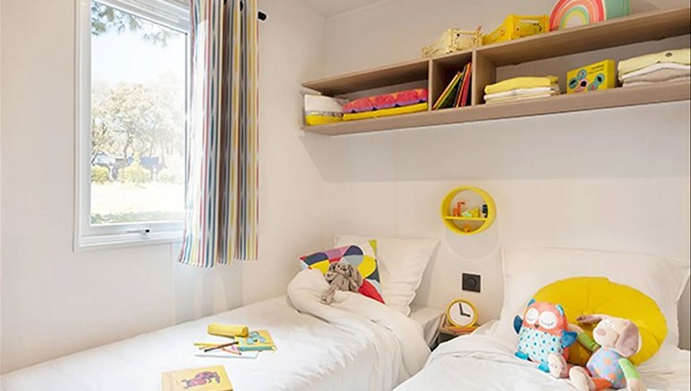 Vente privée Camping 3* Castell Mar – Chambre avec deux lits simples (photos variant selon logement)