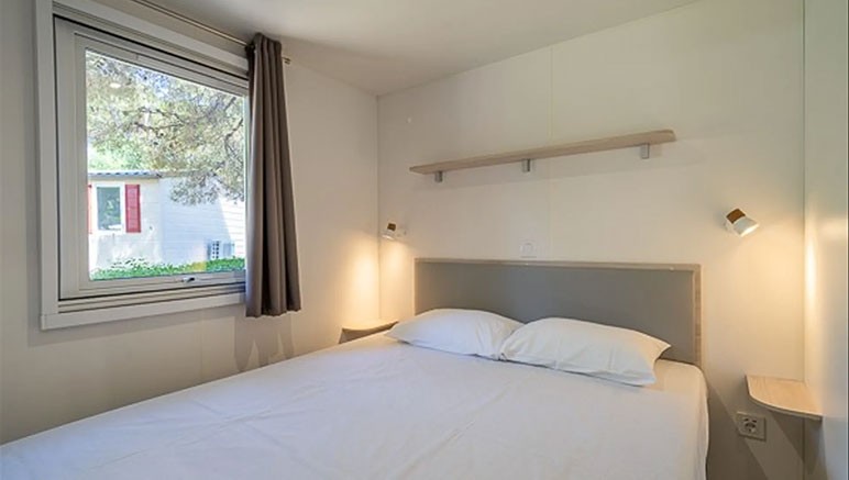 Vente privée Camping 5* Torre del Sol – Une chambre avec un lit double