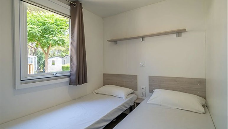 Vente privée Camping 5* Torre del Sol – La chambre avec deux lits simples