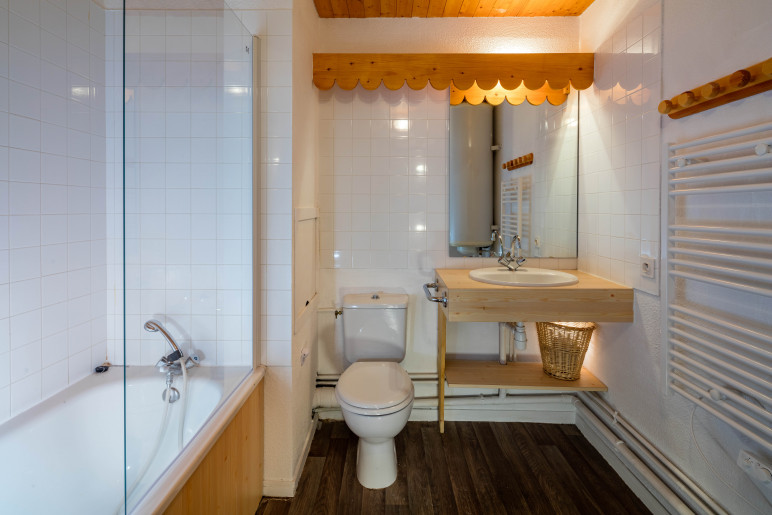 Vente privée Résidences 3* Castor et Pollux – Salle de bain avec baignoire