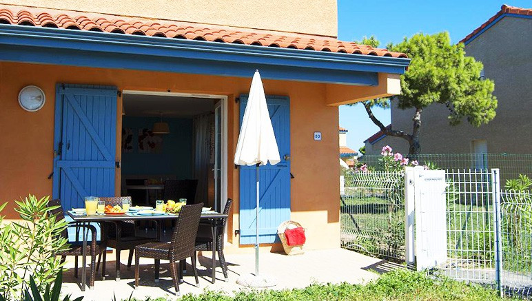 Vente privée Résidence 4* Le Mas de Torreilles – Profitez de votre terrasse avec salon de jardin