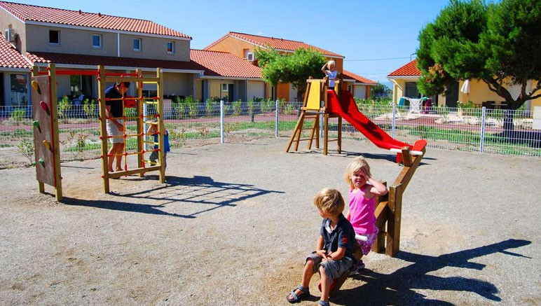 Vente privée Résidence 4* Le Mas de Torreilles – Ainsi qu'à l'aire de jeux pour enfants et aux divers équipements de loisirs