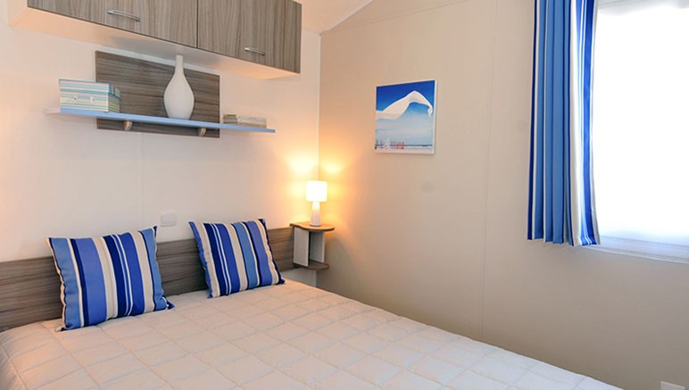 Vente privée Camping 5* Le Bel Air – La chambre avec un lit double