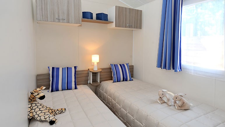 Vente privée Camping 5* Le Bel Air – La chambre avec deux lits simples