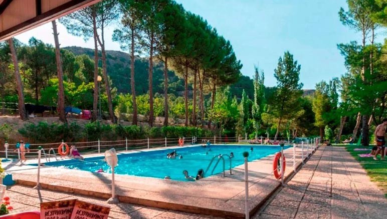 Vente privée Camping Lago Resort – La piscine extérieure en libre accès