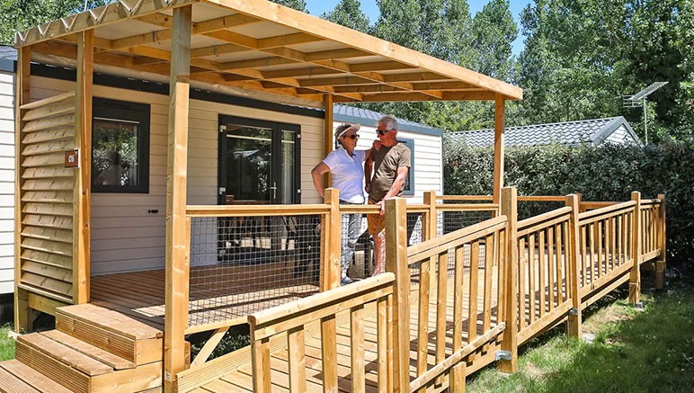 Vente privée Camping 3* Le Pavillon – Vous séjournez dans un mobil-home tout confort avec terrasse