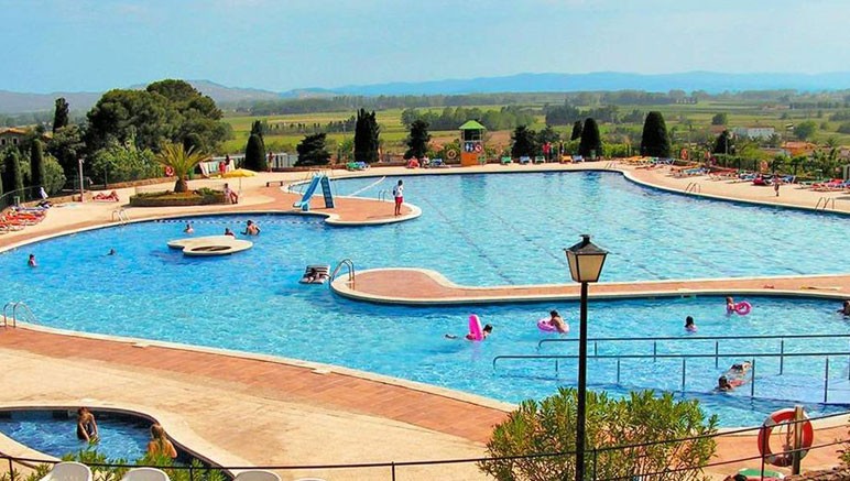 Vente privée Camping 4* Castell Montgri – Détendez-vous dans sa piscine extérieure