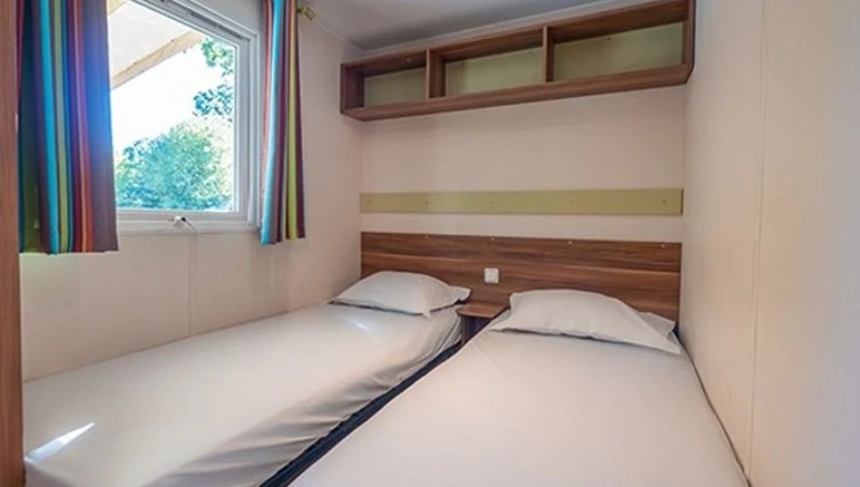 Vente privée Camping 3* Platja Cambrils – Chambre avec lits simples (photo non contractuelle)