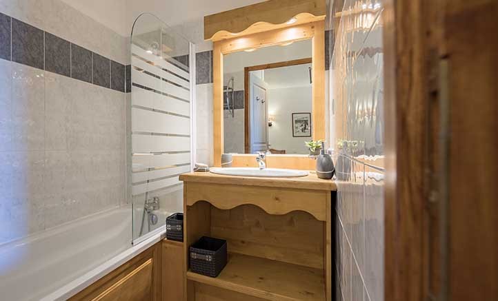 Vente privée Résidence 3* Les Hauts de Préclaux – Salle d'eau avec douche ou baignoire