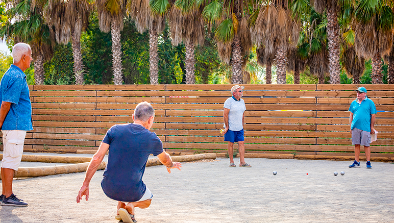 Vente privée Camping 4* Le Bosc – Un terrain de pétanque