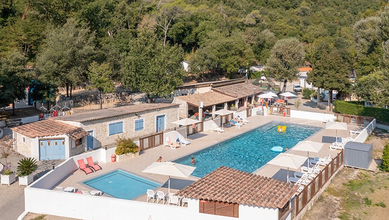 Vente privée Camping 4* Au Vallon Rouge – Piscine extérieure chauffée et pataugeoire