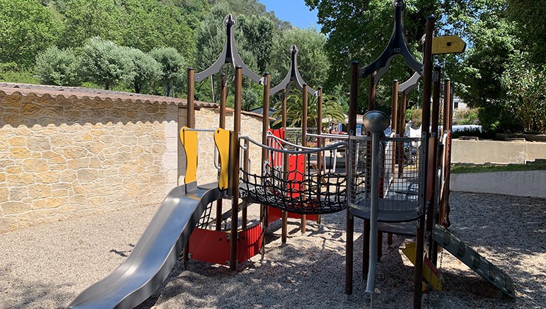 Vente privée Camping 4* Au Vallon Rouge – Aire de jeux pour enfants