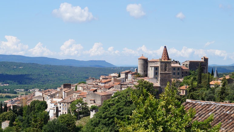 Vente privée Résidence 3* Les Bastides de Fayence – Le village de Callian à 17 min