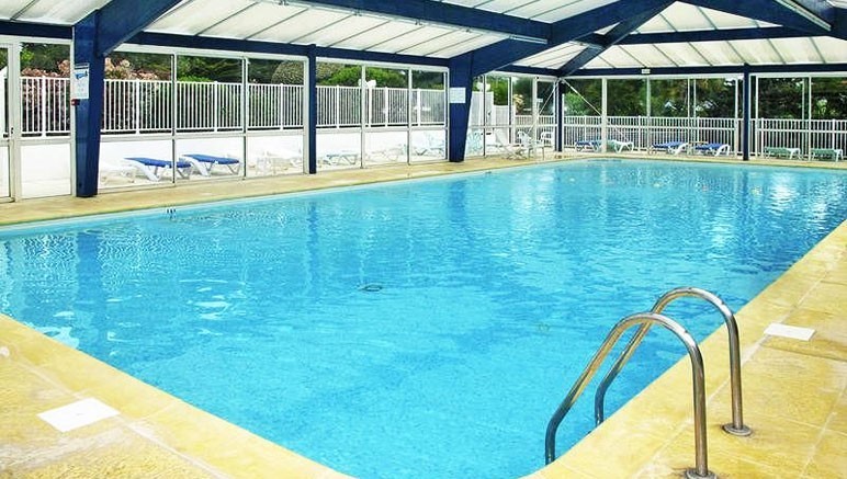 Vente privée Résidence 4* Le Hameau de l'Océan – La piscine couverte chauffée en accès libre d'avril à novembre