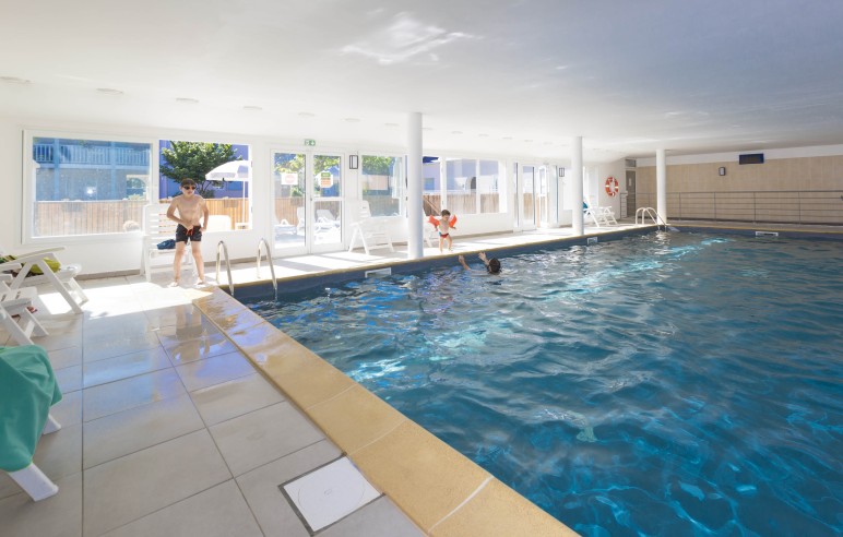 Vente privée Résidence le Domaine de l'Emeraude – Une piscine couverte et chauffée