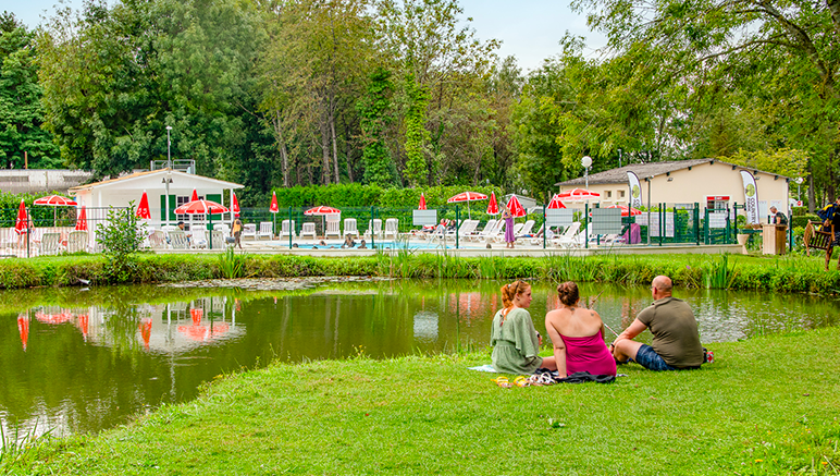 Vente privée Camping 4* Les Etangs Fleuris – Profitez de l'accalmie de l'étang et des environs