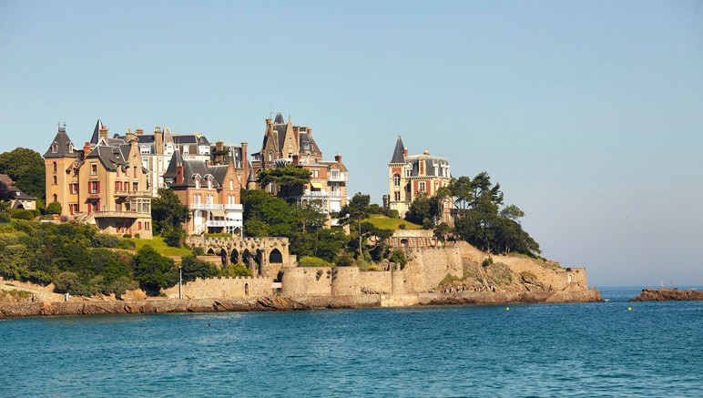 Vente privée Résidence 3* Duguesclin – Explorez Dinard à 22 km et son architecture exceptionnelle