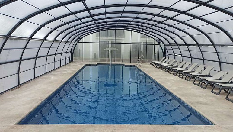 Vente privée Amirauté Hôtel 3* – La piscine couverte