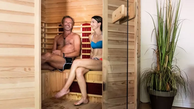 Vente privée Camping 4* Le Domaine du Cèdre – Espace bien-être avec sauna et bain à remous en supplément