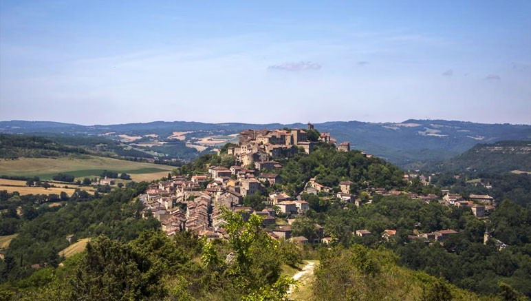 Vente privée Camping 4* Le Domaine du Cèdre – Vue sur le village de Rivières