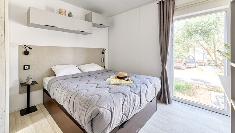 Vente privée Camping 4* Les Cottages de Perpignan – Chambre avec lit double