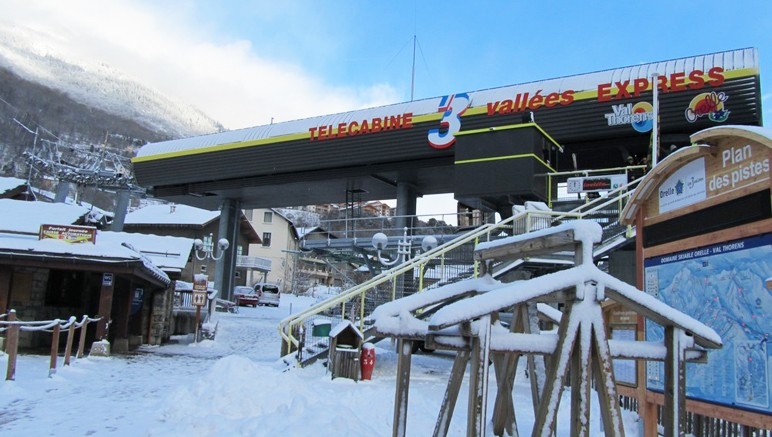 Vente privée Résidence 3* Orelle 3 Vallées – La navette menant directement à la télécabine du domaine