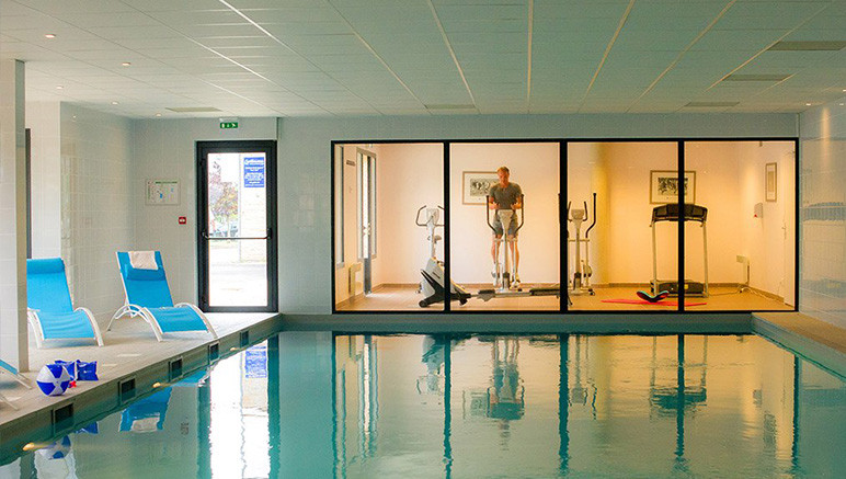 Vente privée Résidence 3* Les 7 Îles – La piscine couverte et chauffée ainsi que la salle de fitness