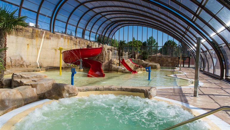 Vente privée Camping La Sirène 5* – Piscine couverte chauffée avec jeux pour enfants