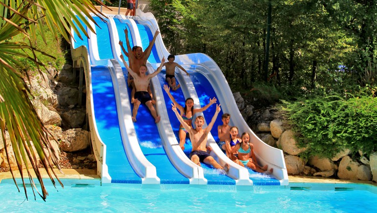 Vente privée Camping 5* Domaine de la Paille Basse – Espace aquatique avec toboggan