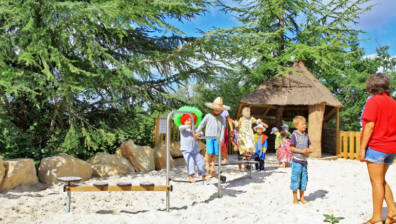 Vente privée Camping 5* Domaine de la Paille Basse – Aire de jeux gratuite pour les enfants