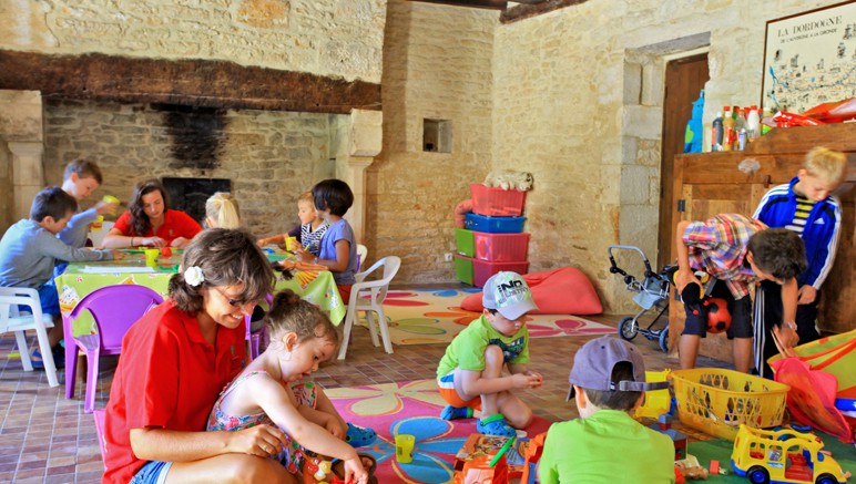 Vente privée Camping 5* Domaine de la Paille Basse – Club enfants 4-12 ans inclus 6 matinées par semaine en juillet-août