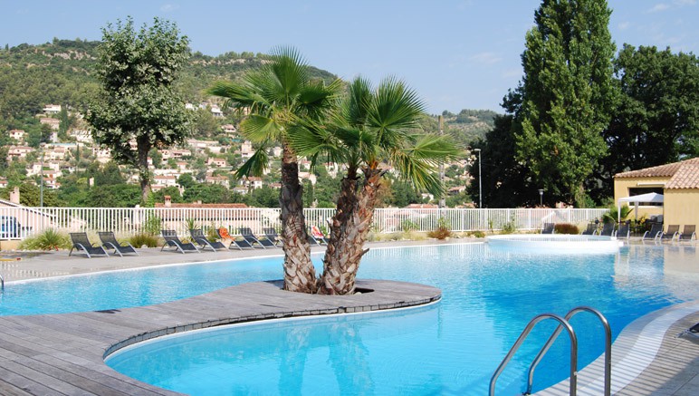 Vente privée Résidence Le Galoubet – Accès inclus à la piscine extérieure chauffée, ouverte jusqu'à mi-octobre (selon météo)