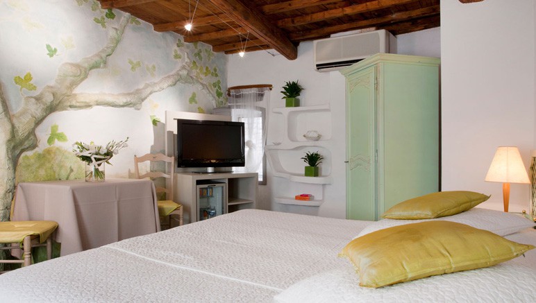 Vente privée Hostellerie Le Castellas 3* – Vous séjournerez dans une chambre supérieure spacieuse
