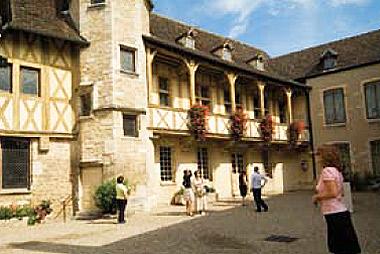 Vente privée Hôtel Colvert 3* – Musée du vin de Beaune - 5 km
