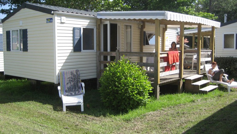 Vente privée Camping 5* Mayotte Vacances – Les mobil-homes du camping avec terrasse