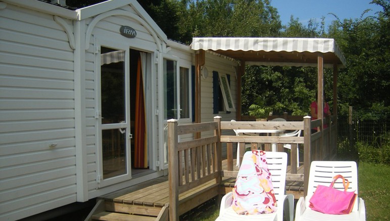 Vente privée Le Camping 4* Oléron Loisirs – Mobil-home équipé avec terrasse et mobilier de jardin