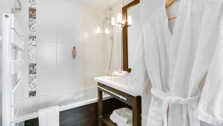 Vente privée Seven Urban Suites 4* – Salle de bain avec douche ou baignoire