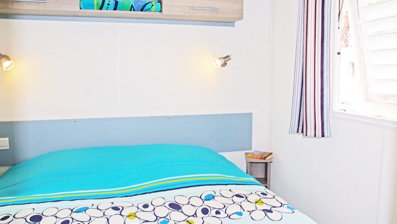 Vente privée Camping Les Cigales – Chambre avec lit double