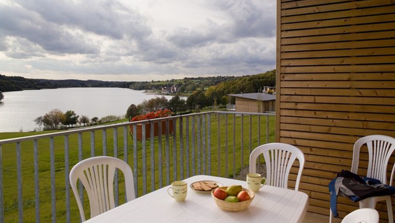 Vente privée Résidence Les Cottages de Valjoly 3* – Balcon ou terrasse avec salon de jardin