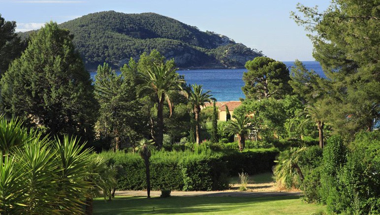 Vente privée Grand Hôtel 3* les Lecques – Bienvenue dans votre hôtel sur la Côte d'Azur, sur les hauteurs de la Méditerranée