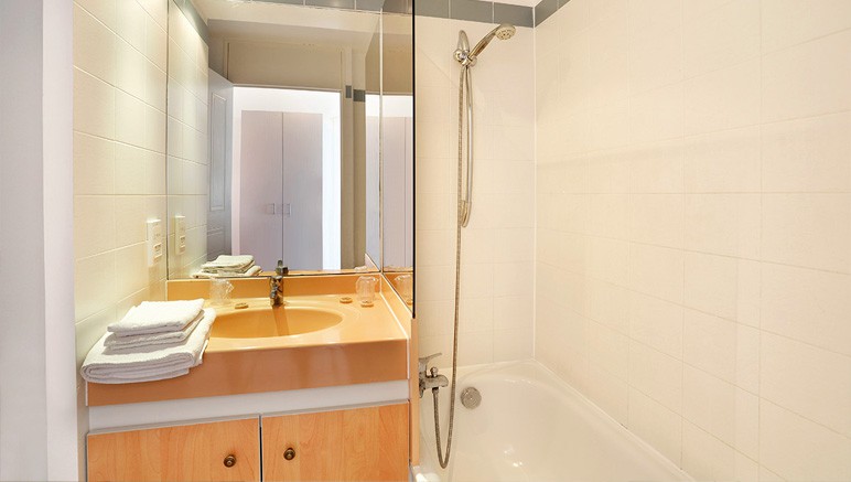 Vente privée Résidence hotelière Horizon Bleu – Salle de bain avec douche ou baignoire