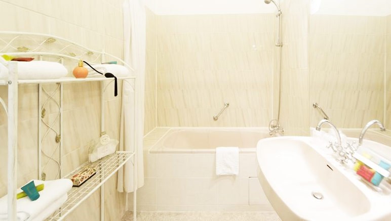 Vente privée Grand Hôtel de la Plage – Salle de bain avec baignoire