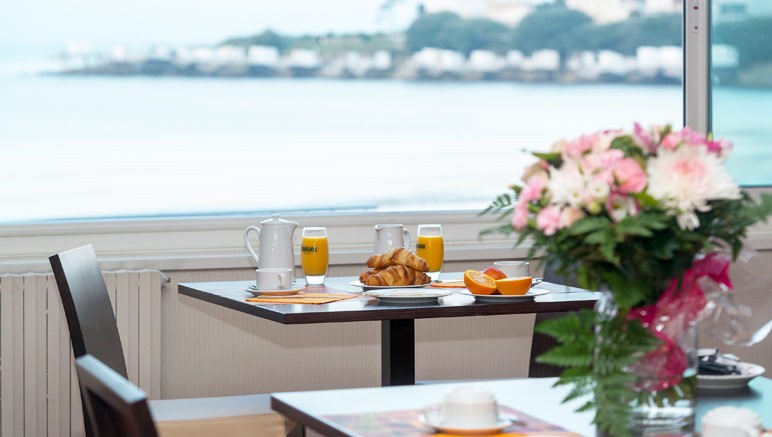 Vente privée Grand Hôtel de la Plage – Vous aurez la possibilité de prendre votre petit-déjeuner en admirant l'océan (en supplément)
