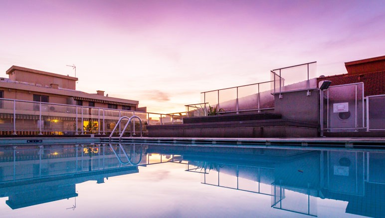 Vente privée Résidence hôtelière Hipark Nice – Vous aurez librement accès au sauna ainsi qu'à la piscine...
