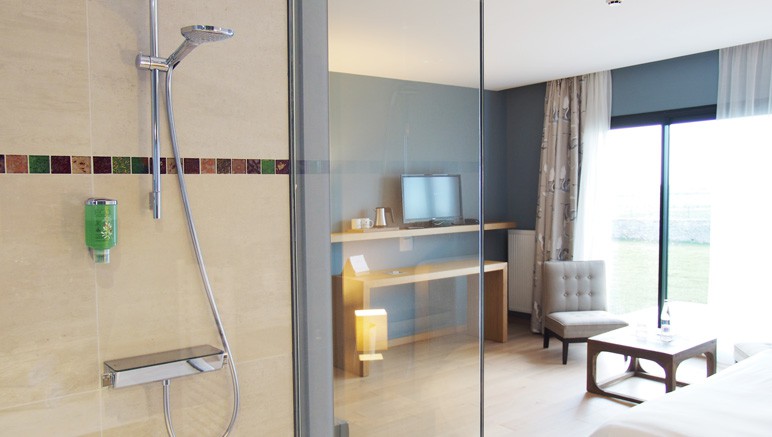 Vente privée Hôtel 4* Le Château de Sable – Votre salle de bain, ouverte sur la chambre