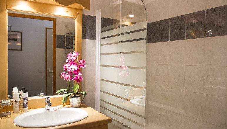 Vente privée Résidence Les Hauts de Préclaux 3* – Salle de bain avec douche ou baignoire